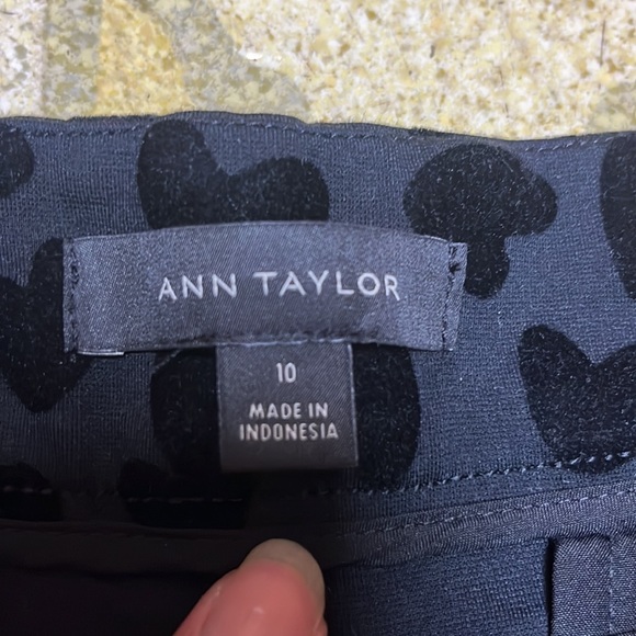 Two EUC velour, capris, one Ann Taylor/ one A.N.A - Picture 4 of 16